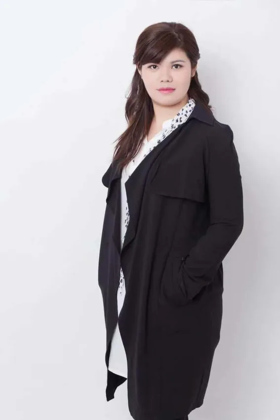 宫婷越设计师形象照